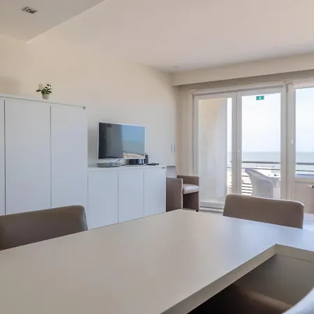 Bel Air - Spacious, Modern With Sleeping Area On The Promenade T4 Apartment Ostende