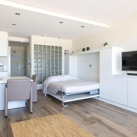 Bel Air - Spacious, Modern With Sleeping Area On The Promenade T4 Apartment *