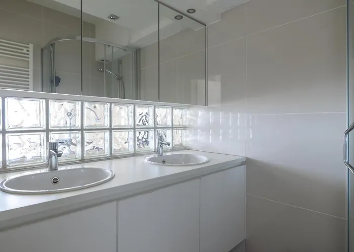 Bel Air - Spacious, Modern With Sleeping Area On The Promenade T4 Apartment