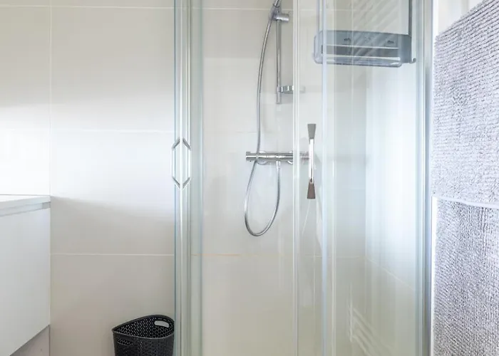 Bel Air - Spacious, Modern With Sleeping Area On The Promenade T4 Apartment *